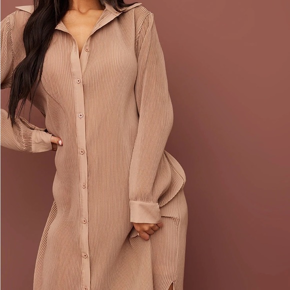 Plisse Button Up Split Hem Dress - Picture 2 of 3